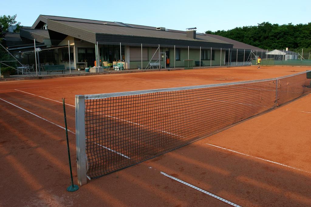 Neudorfl Tennis- Und Freizeitzentrum Neudoerfl מראה חיצוני תמונה